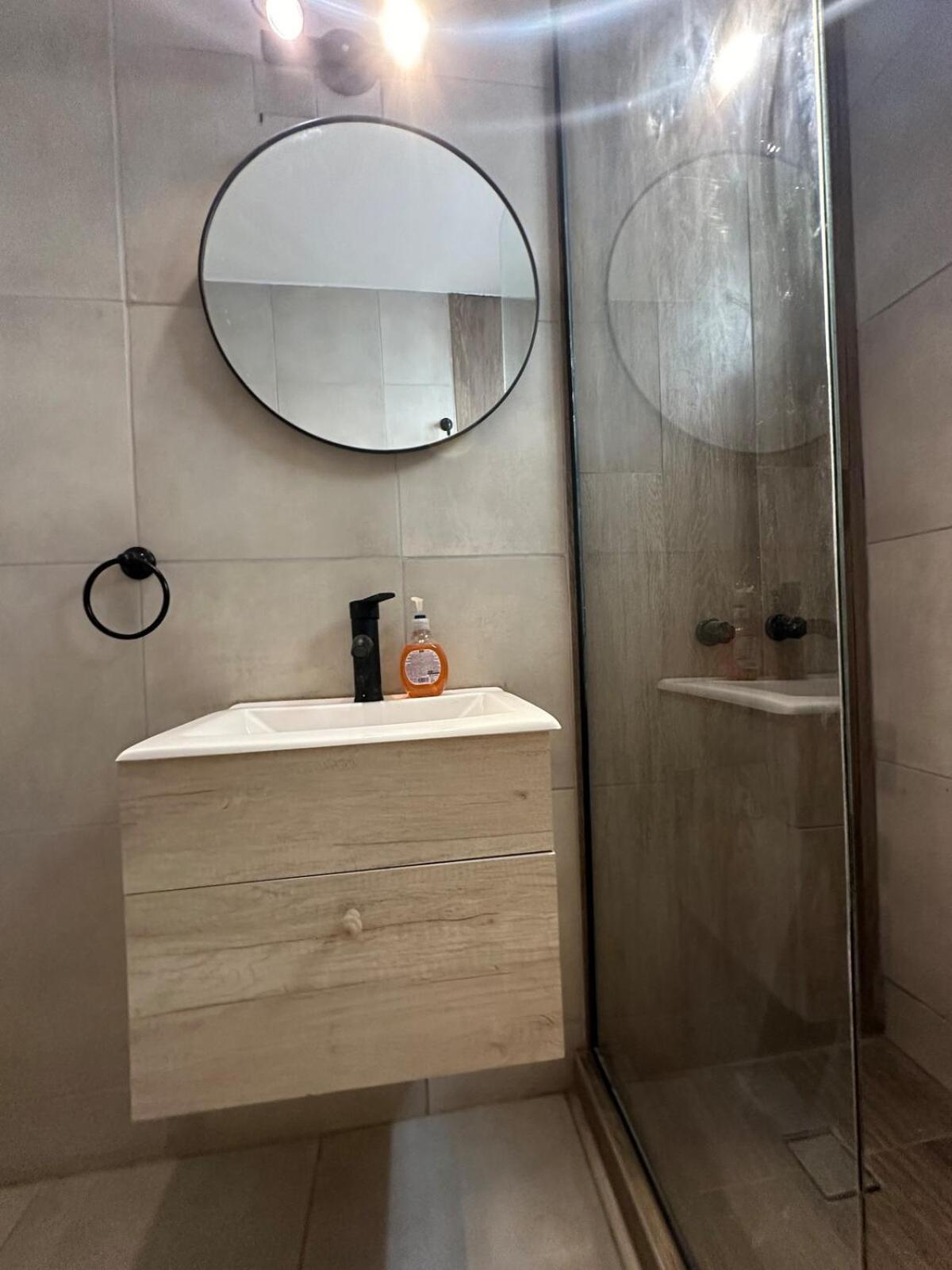 One Block Away From Aristides! Apartamento *