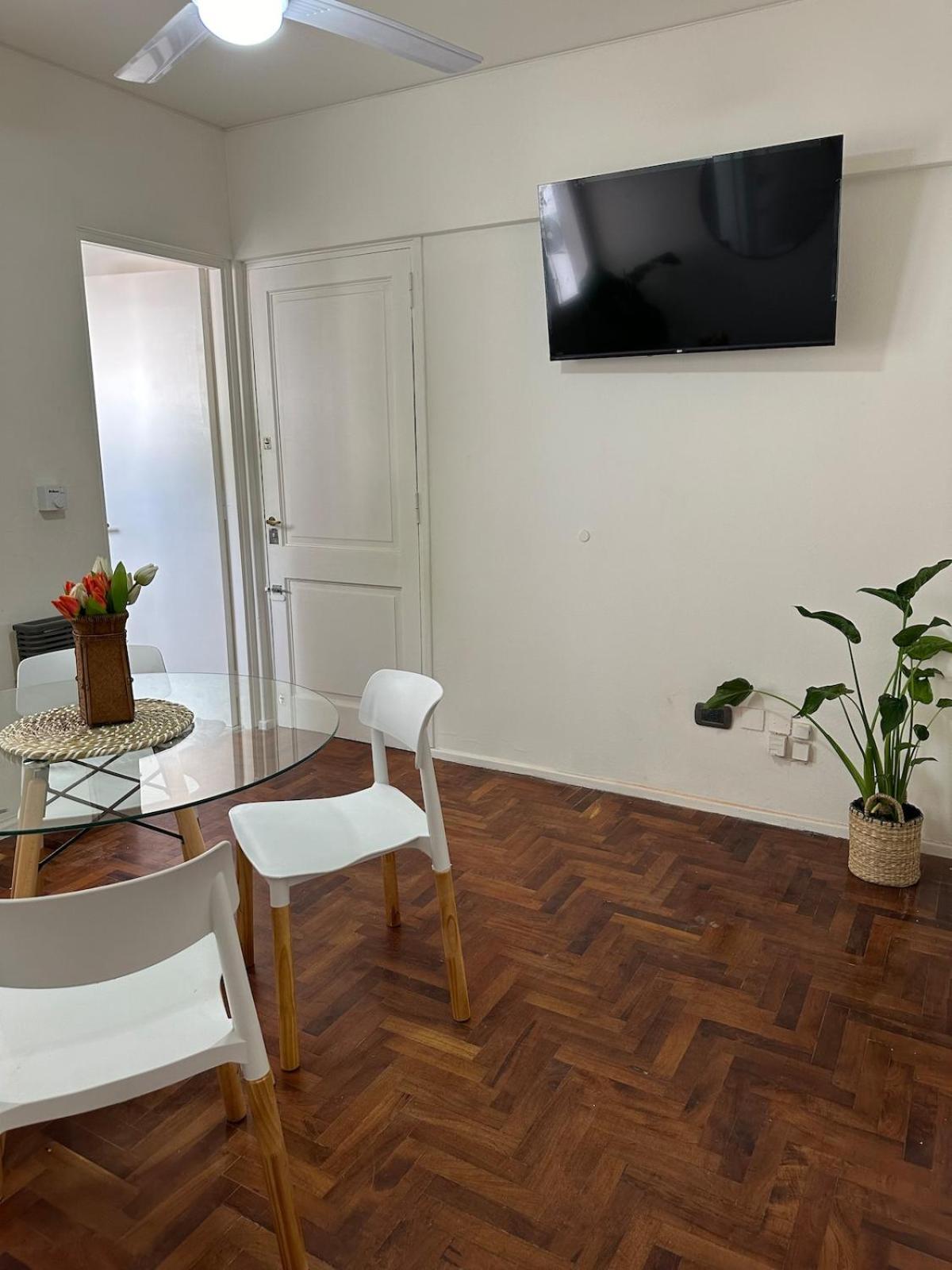 One Block Away From Aristides! Apartamento *